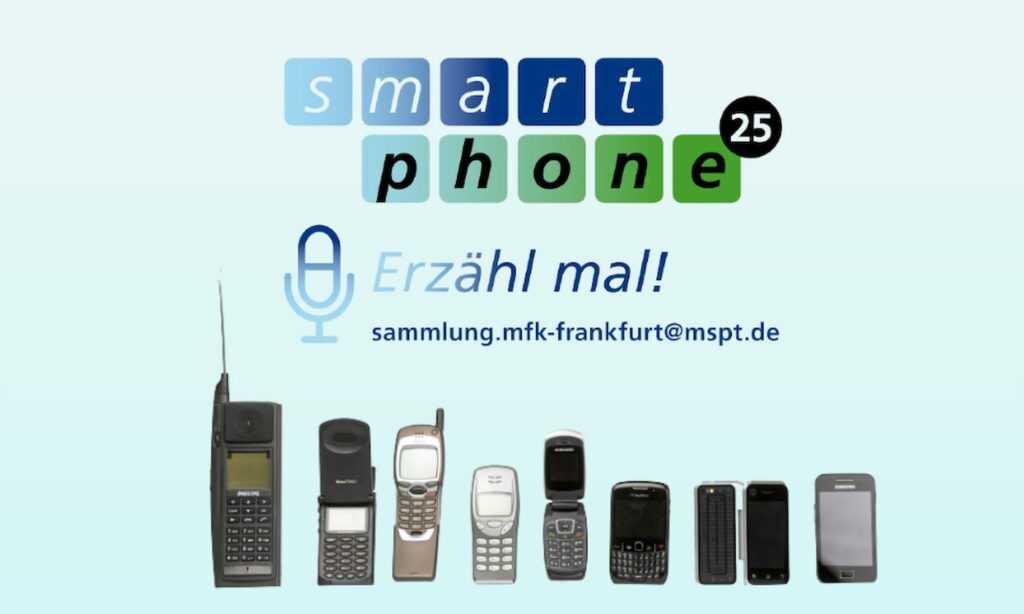 Banner zum Sammlungsaufruf smartphone 25. Eine Reihe von Handys vor hellblauem Hintergrund
